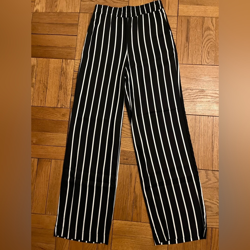 H&M size 2 black and white striped flowy pants